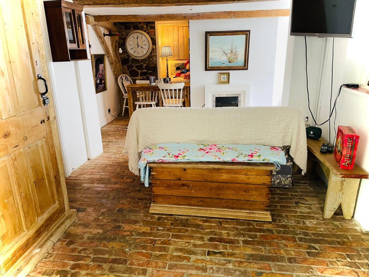 The Beehive, Ground Floor Apartment In Norfolk, No Shared Amenities Downham Market Buitenkant foto